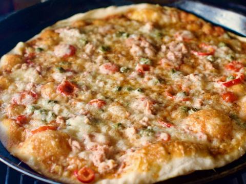 Kovászolt pizza sütése házilag