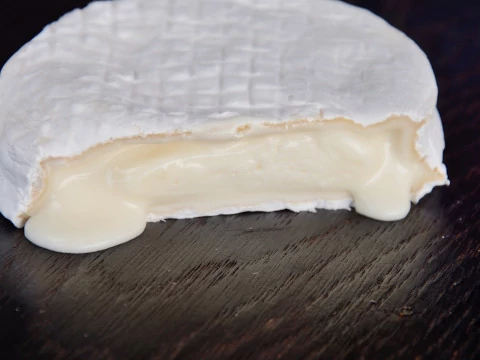 Camembert készítése